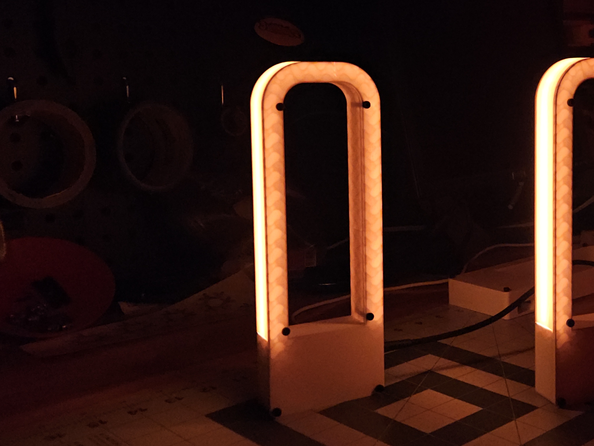 something that shows the curve of the light